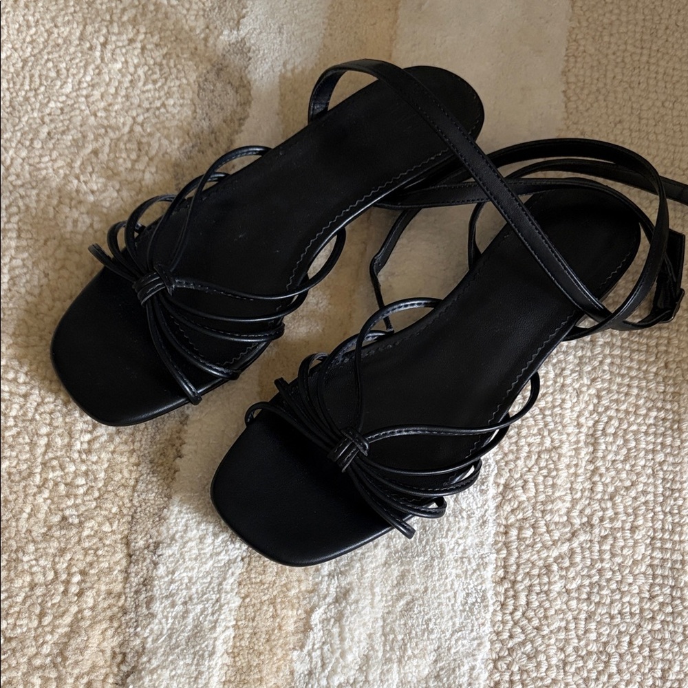 GAP | Black Strappy Ankle Wrap Sandals Size 7 - Picture 2 of 4